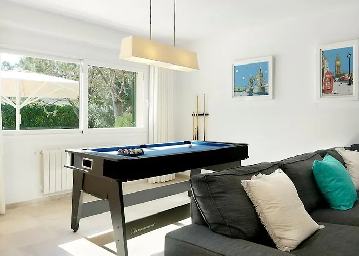 Esquina Luxury 5 Bed 5 Bath *