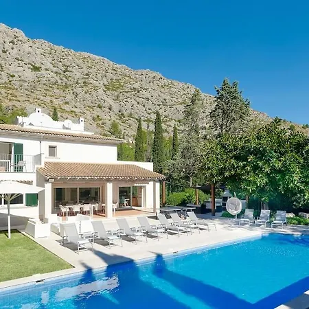 Esquina Luxury 5 Bed 5 Bath Вилла