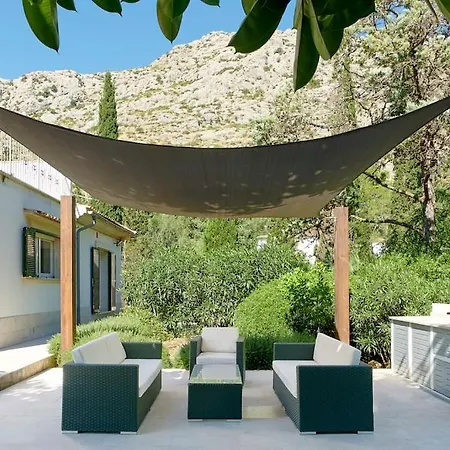 Villa Esquina Luxury 5 Bed 5 Bath