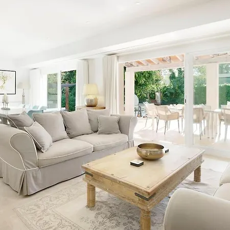 Esquina Luxury 5 Bed 5 Bath