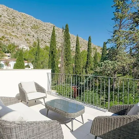 Esquina Luxury 5 Bed 5 Bath *