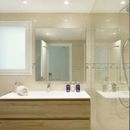 Esquina Luxury 5 Bed 5 Bath