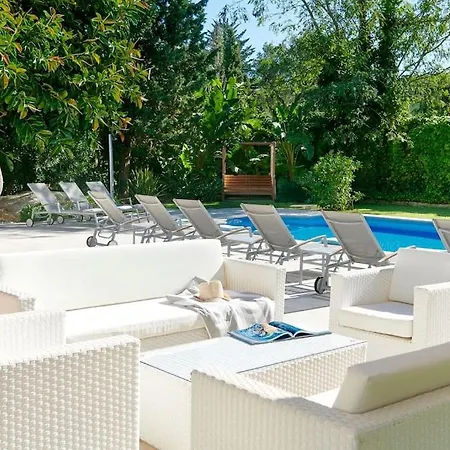 Esquina Luxury 5 Bed 5 Bath Польенса