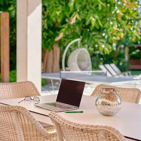 Esquina Luxury 5 Bed 5 Bath *