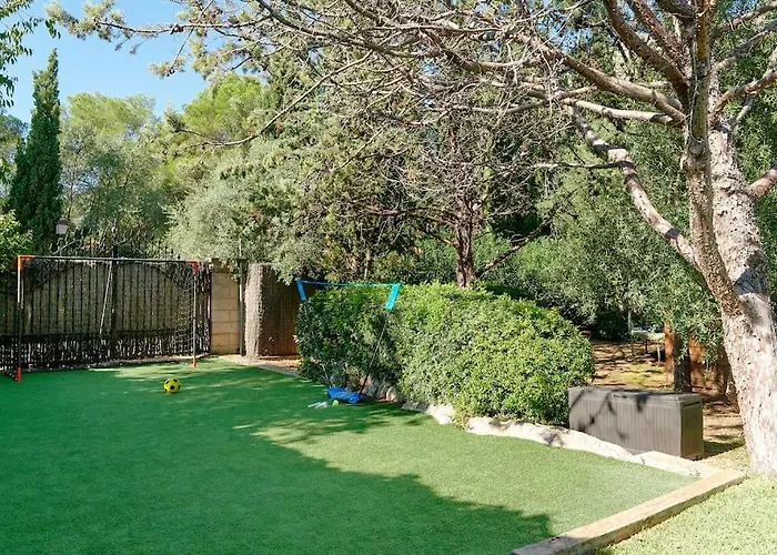 Esquina Luxury 5 Bed 5 Bath Villa *