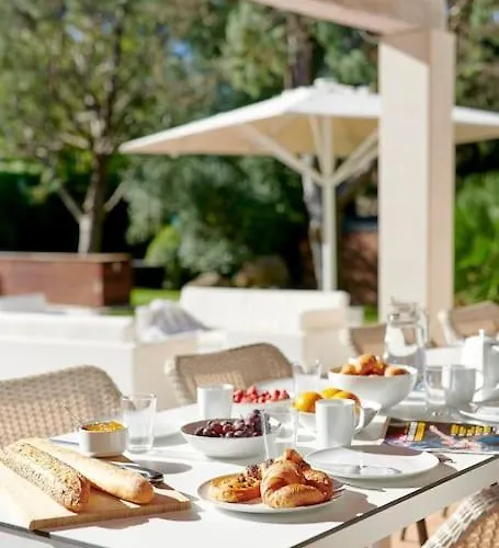 Esquina Luxury 5 Bed 5 Bath Villa