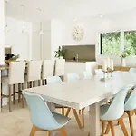 Esquina Luxury 5 Bed 5 Bath Villa *