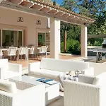 Esquina Luxury 5 Bed 5 Bath Villa *