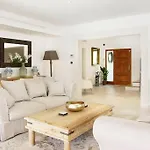 Villa Esquina Luxury 5 Bed 5 Bath *