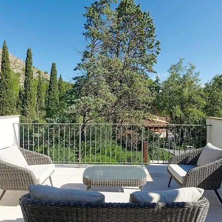 Esquina Luxury 5 Bed 5 Bath Villa *