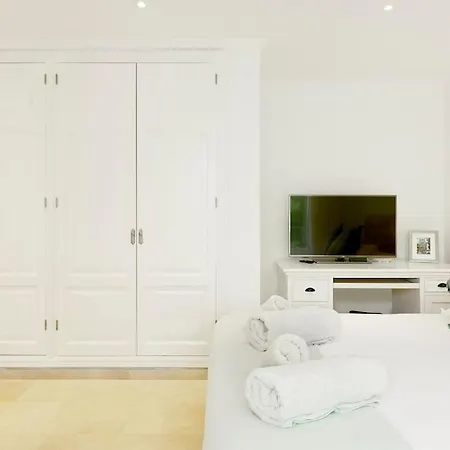 Esquina Luxury 5 Bed 5 Bath