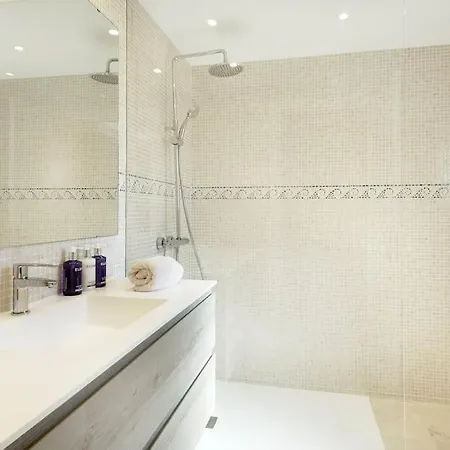 Esquina Luxury 5 Bed 5 Bath Villa