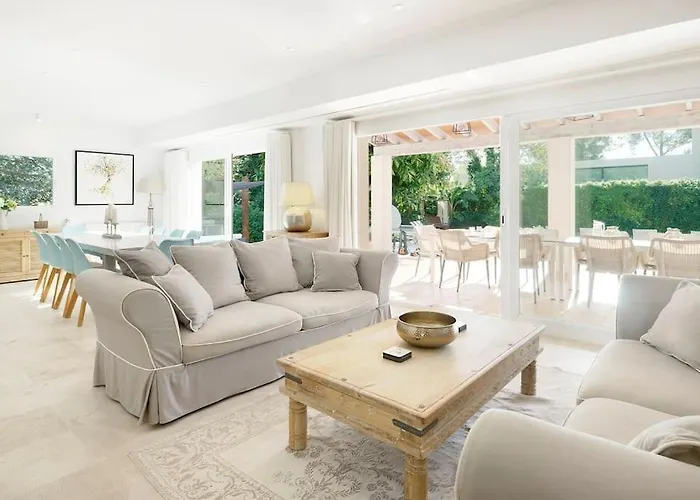 Esquina Luxury 5 Bed 5 Bath