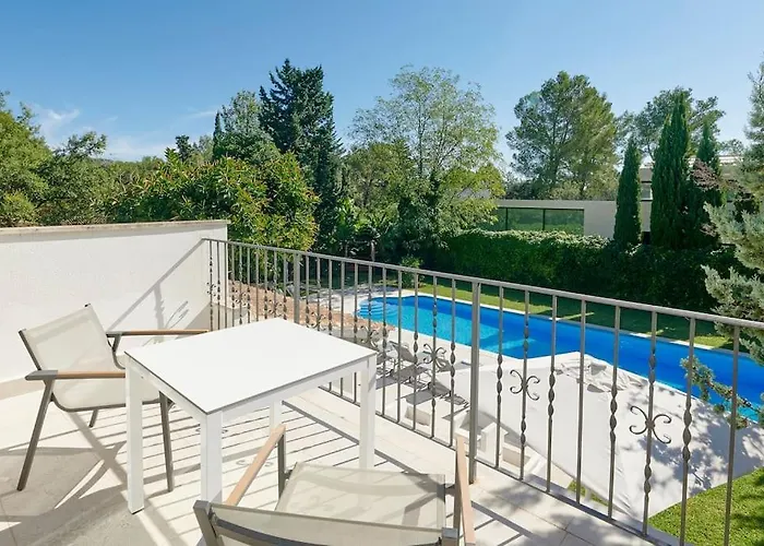 Esquina Luxury 5 Bed 5 Bath ポレンサ