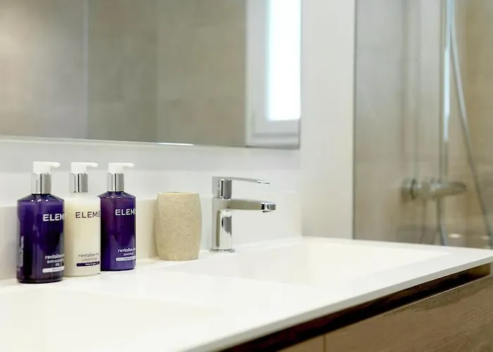 Esquina Luxury 5 Bed 5 Bath ポレンサ