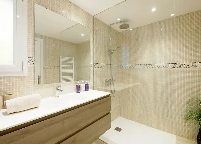 Esquina Luxury 5 Bed 5 Bath ポレンサ